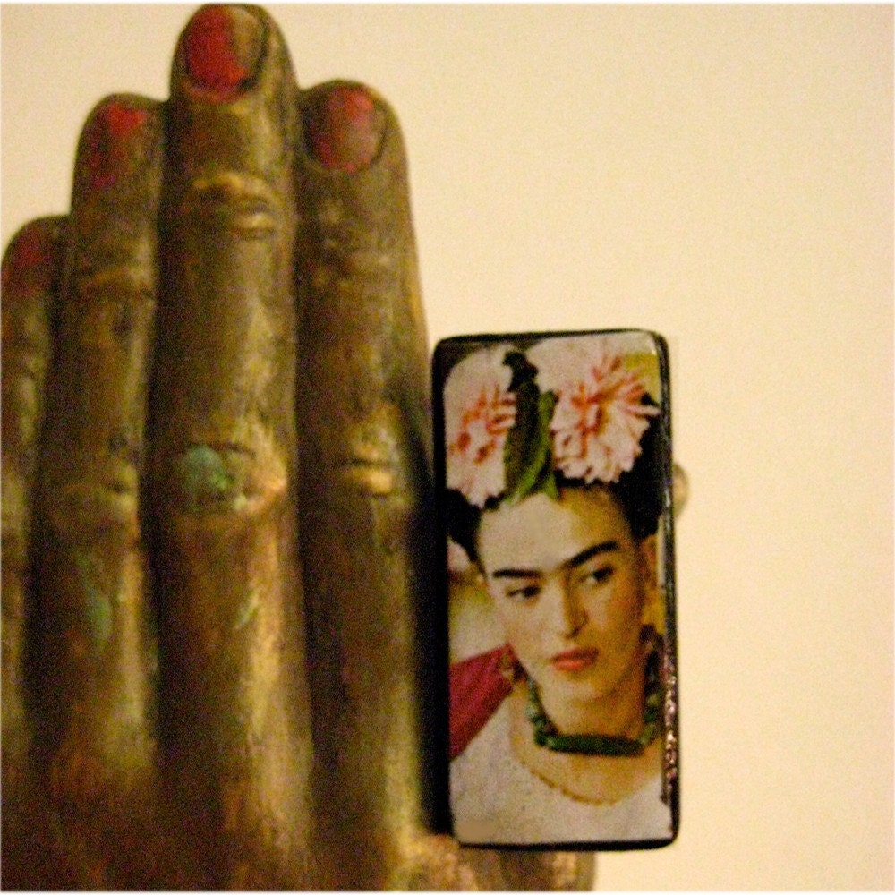 Frida Kahlo with Flowers - Ring