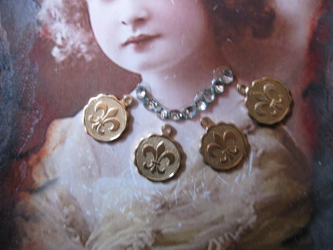 Raw Brass Fleur Di Lis Charms 407RAW x4