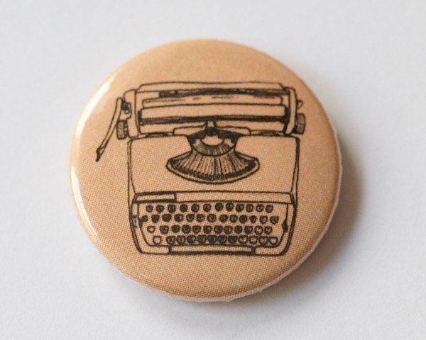 Typewriter Pin (peach)