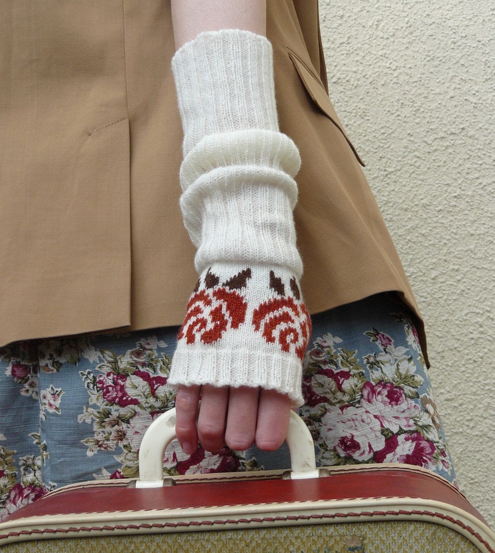 Lambswool English Rose Fingerless Gloves in Vanilla White and Spicey Brown - MADE TO ORDER