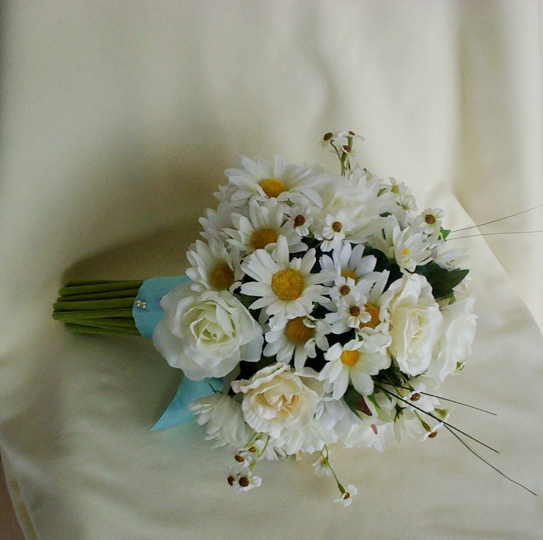 Wedding+bouquets+with+daisies+and+roses