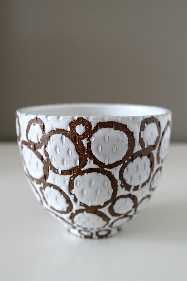 Circles and Raindrops Carved Stoneware Bowl / Brown and White Circles / "PÖL"