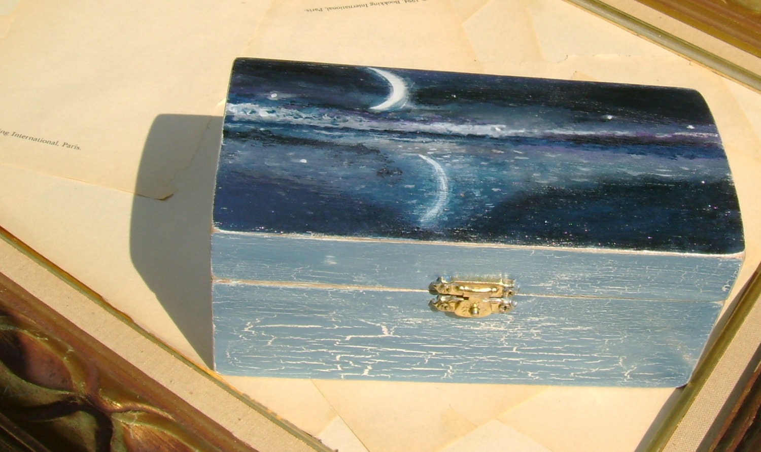 Trinket Box "Perfect Moon" Shabby Chic Old Fashioned Cracle