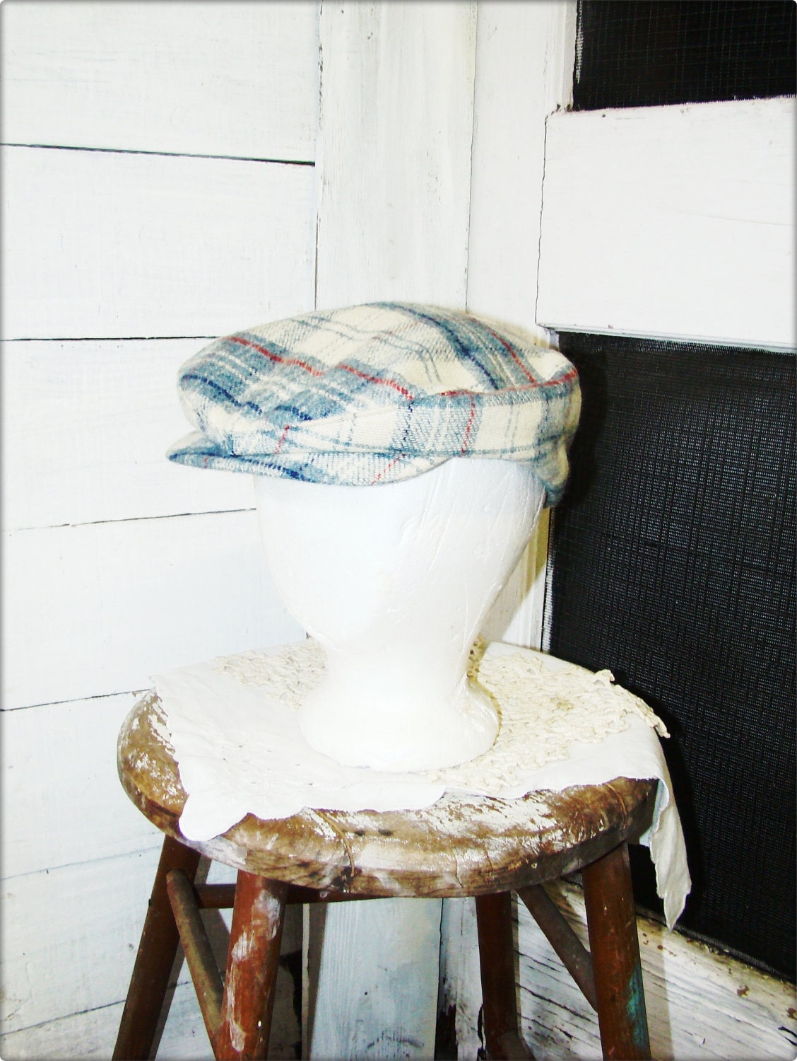 70s plaid newsboy hat . red white blue . at montanasnowvintage