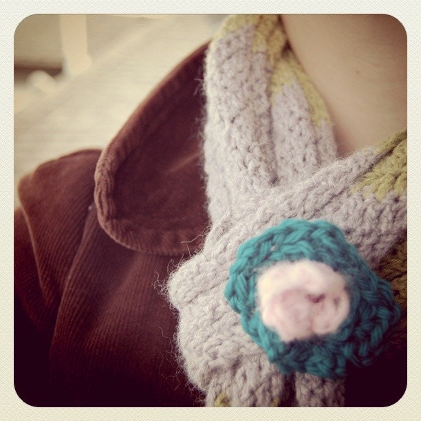 tiny waterlily crochet pin