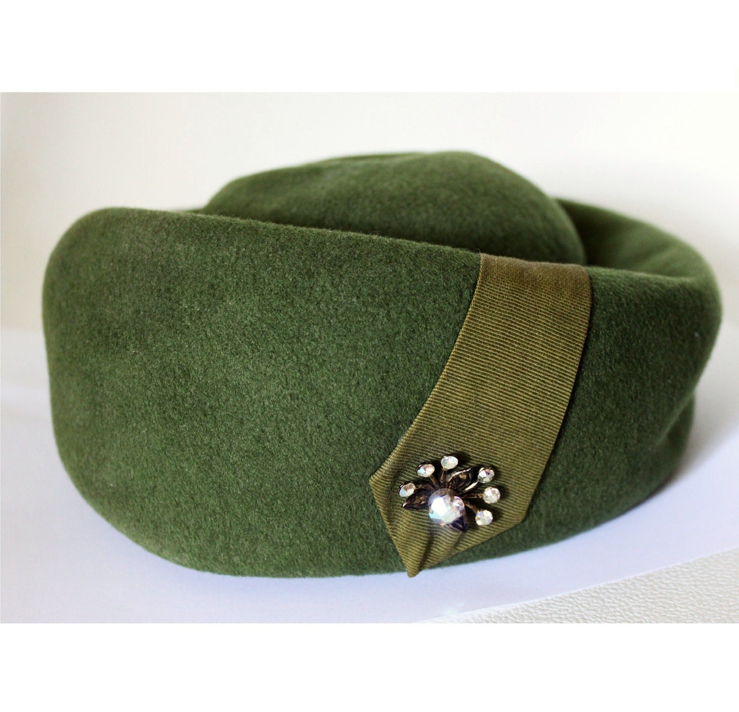 Vtg 40s 50s Hat green felt Glam Rhinestone Detail