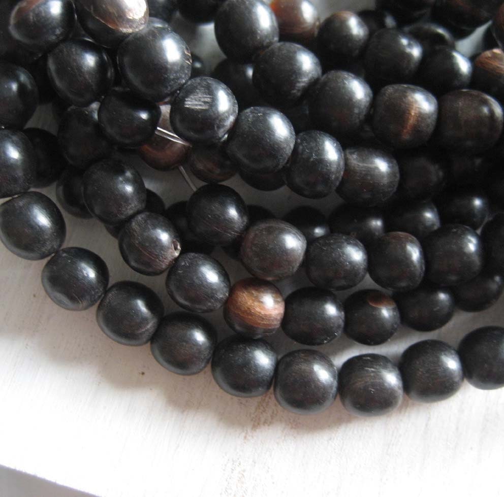 round black horn beads   round rondelle  6 to 8 mm from philippines - half strand 26 pcs - ph171