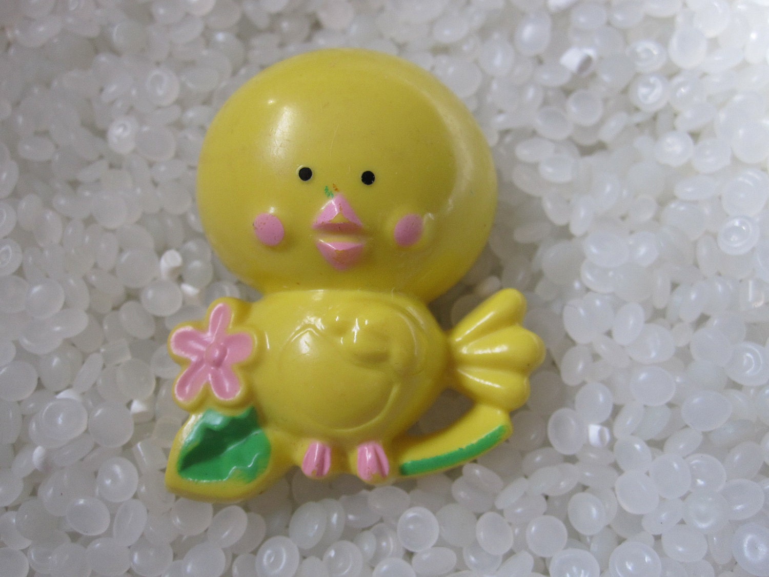 Sweet Vintage avon pin pal  dated 1975 fragrance glace little yellow bird