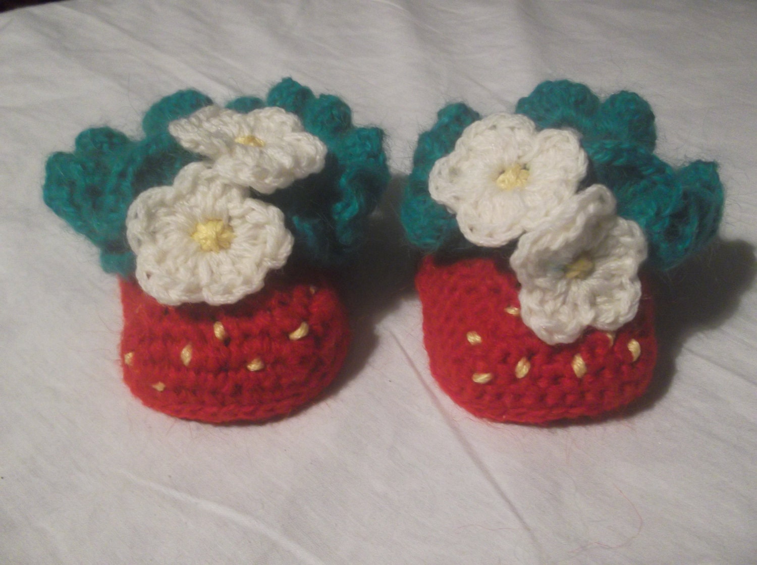 Crochet pattern Strawberry Baby Booties 4 sizes (PDF file), Girl