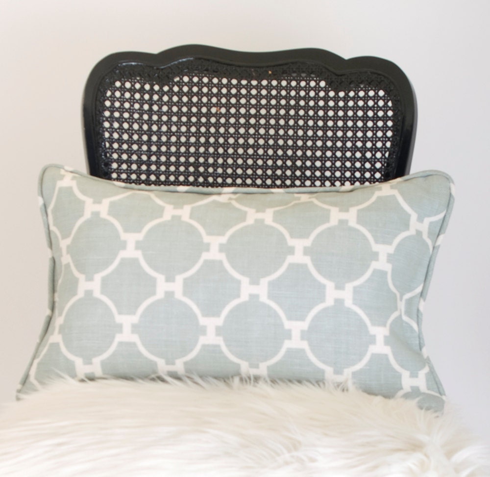 12" x 20" Hampton Links Linen lumbar pillow in slate blue