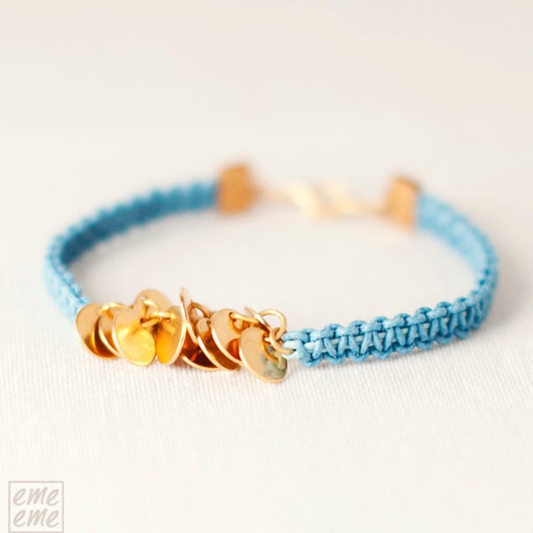 Bracelet gold-plated brass charms and macrame knots - blue