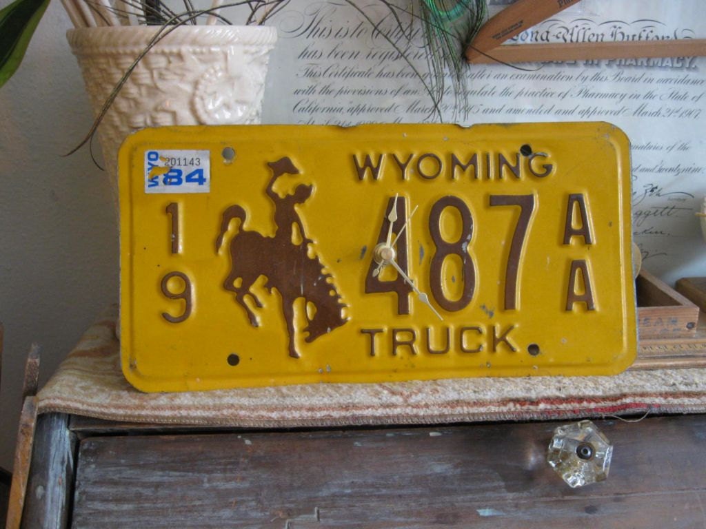 Vintage Wyoming License plate clock