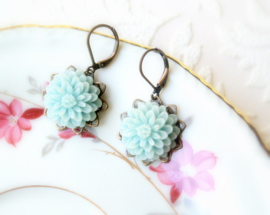 Mint blue cryss cabochon dangle earrings - Shabby and chic - Spring trends