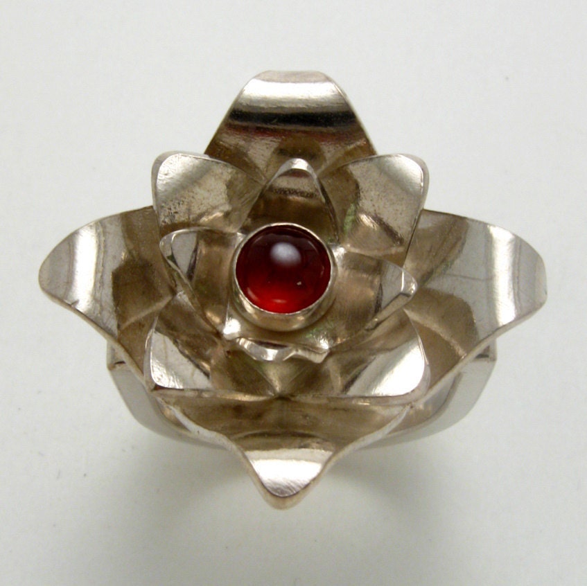 Sterling Silver Lotus Ring with 5mm Garnet size 6.5