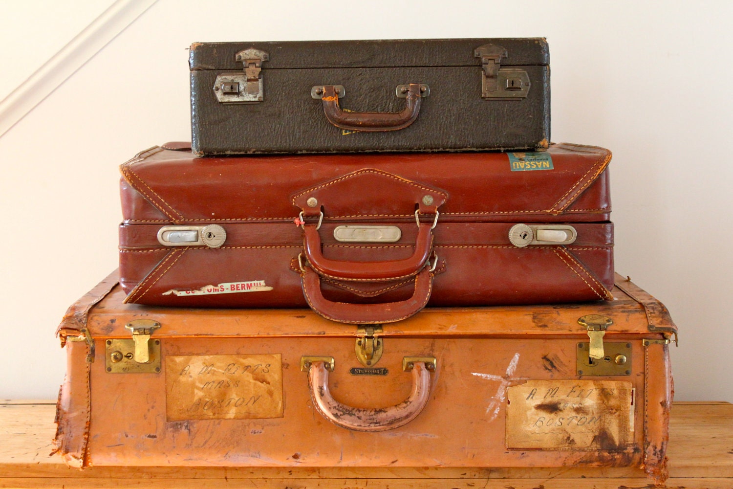 Vintage suitcase / Free shipping in USA