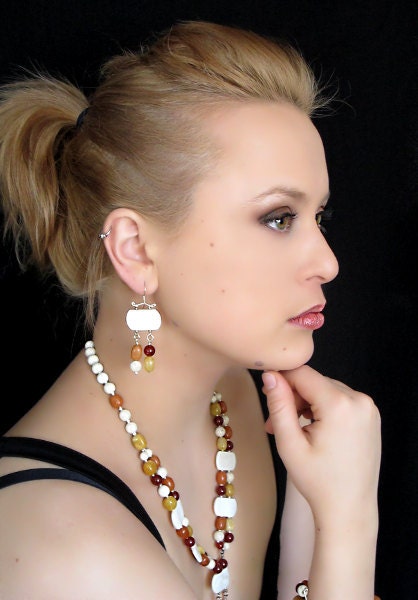 Mother-of-Pearl and stones earrings
