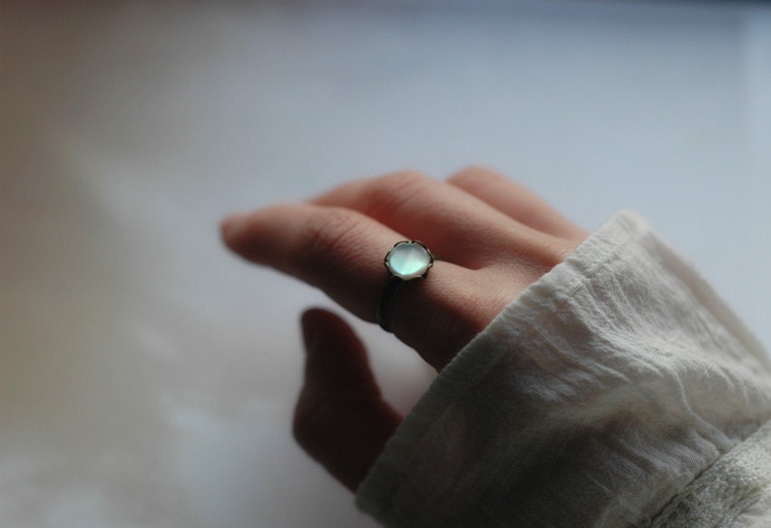 Northern lights - delicate adjustable ring with vintage mother of pearl cabochon in antique bronze