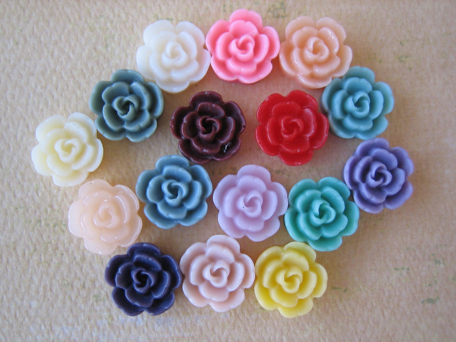 16PCS - Mini Daffodil Flower Cabochons - 11mm - Resin - Mixed Colors - Cabochons by ZARDENIA