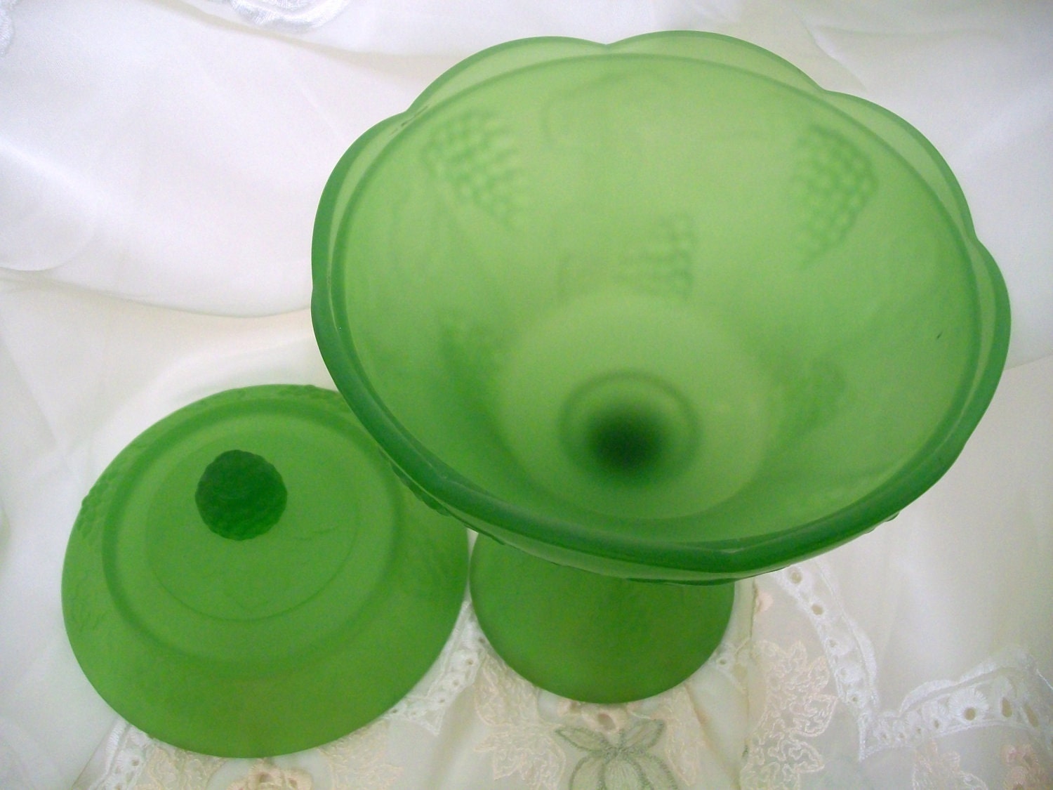 Rare Indiana Glass Frosted Lime Green Harvest Grape Candy Dish