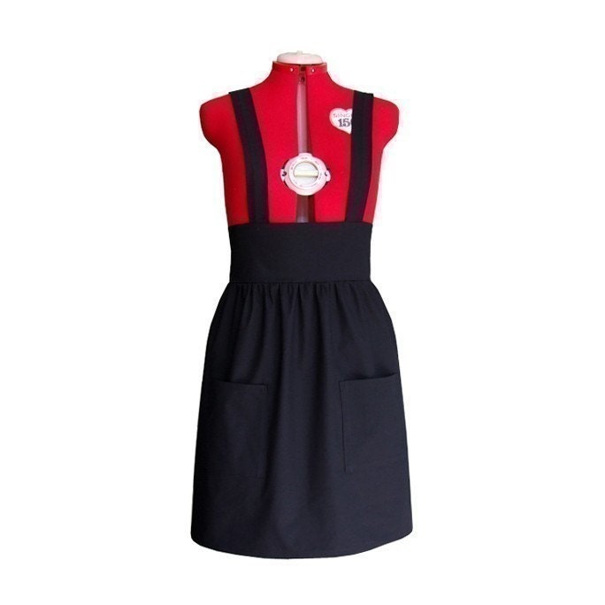 PA. AMISH CLOT
HING PURPLE DRESS, BLACK PINAFORE APRON &amp; BLACK