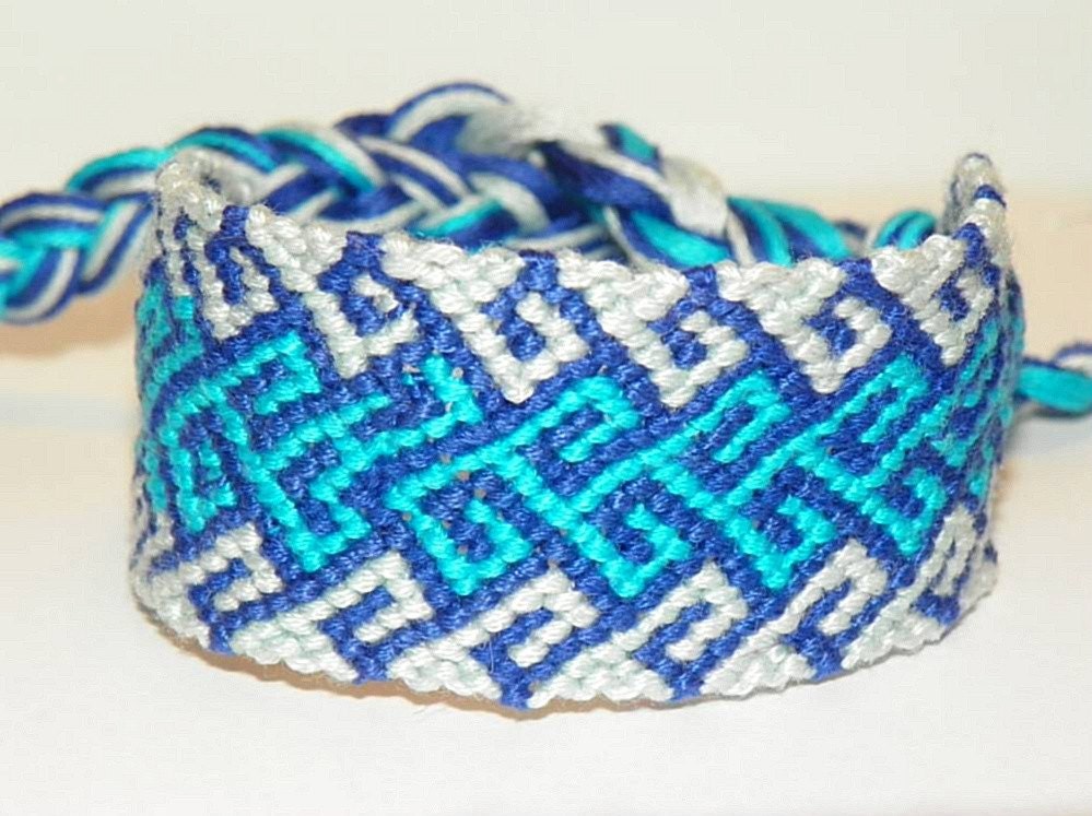 Friendship bracelet ocean wave pattern