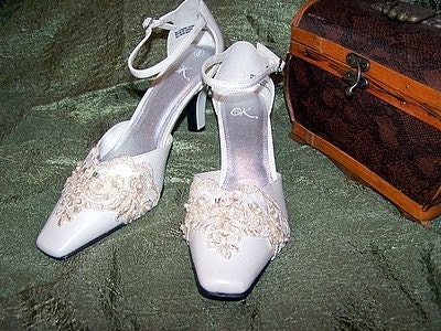 Ivory Lace Wedding Shoes on Ivory Lace And Pearl Hand Embellished Bridal Shoes Size 8m