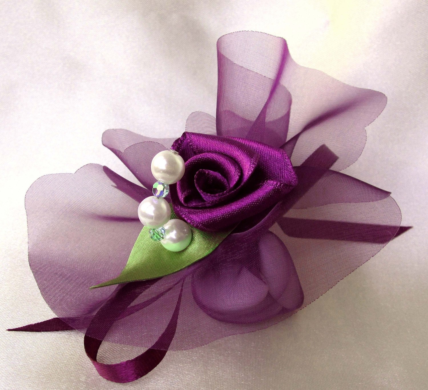 purple and ivory wedding flowers table decoration