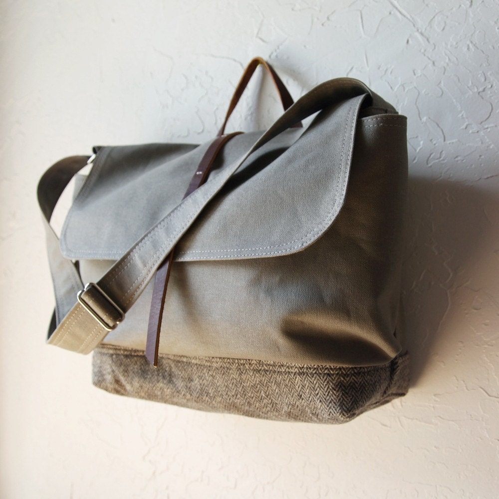 small neutral handbag