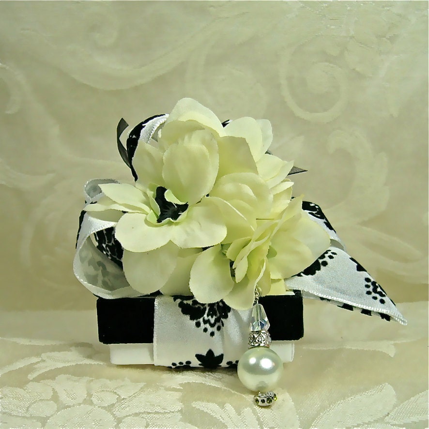 Personalized Tuxedo and Wedding Gown Favor Boxes Dress up a banquet table 