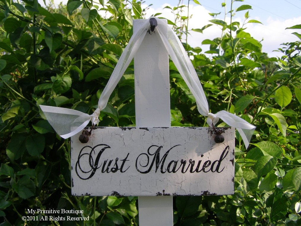 JUST MARRIED SIGN Door Hanger Vintage Wedding Decor