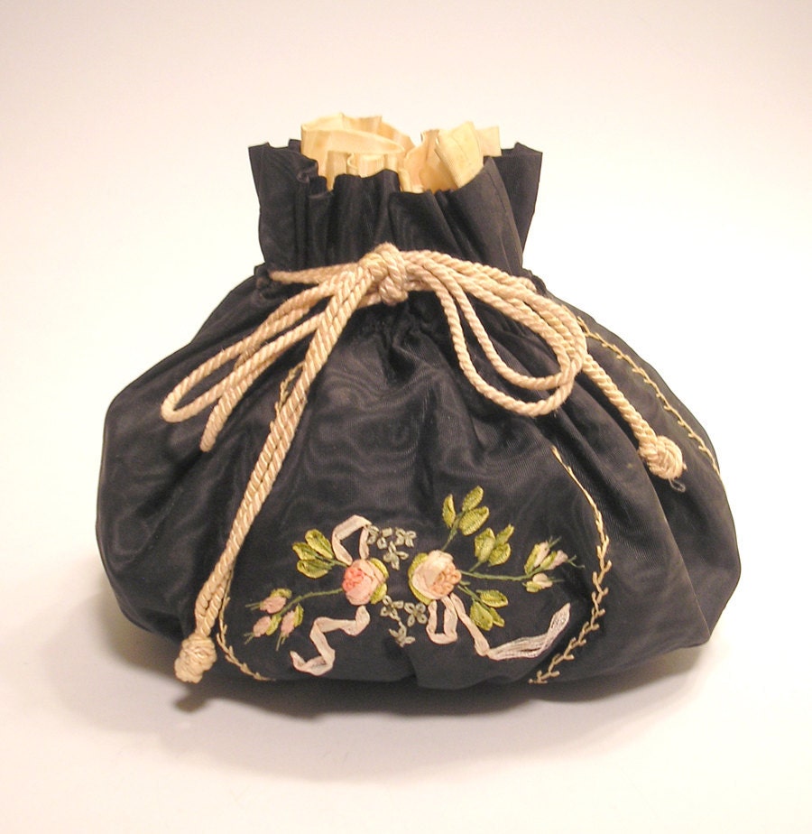 Antique Sewing Bag Sewing bag, Sewing items, Sewing equipment