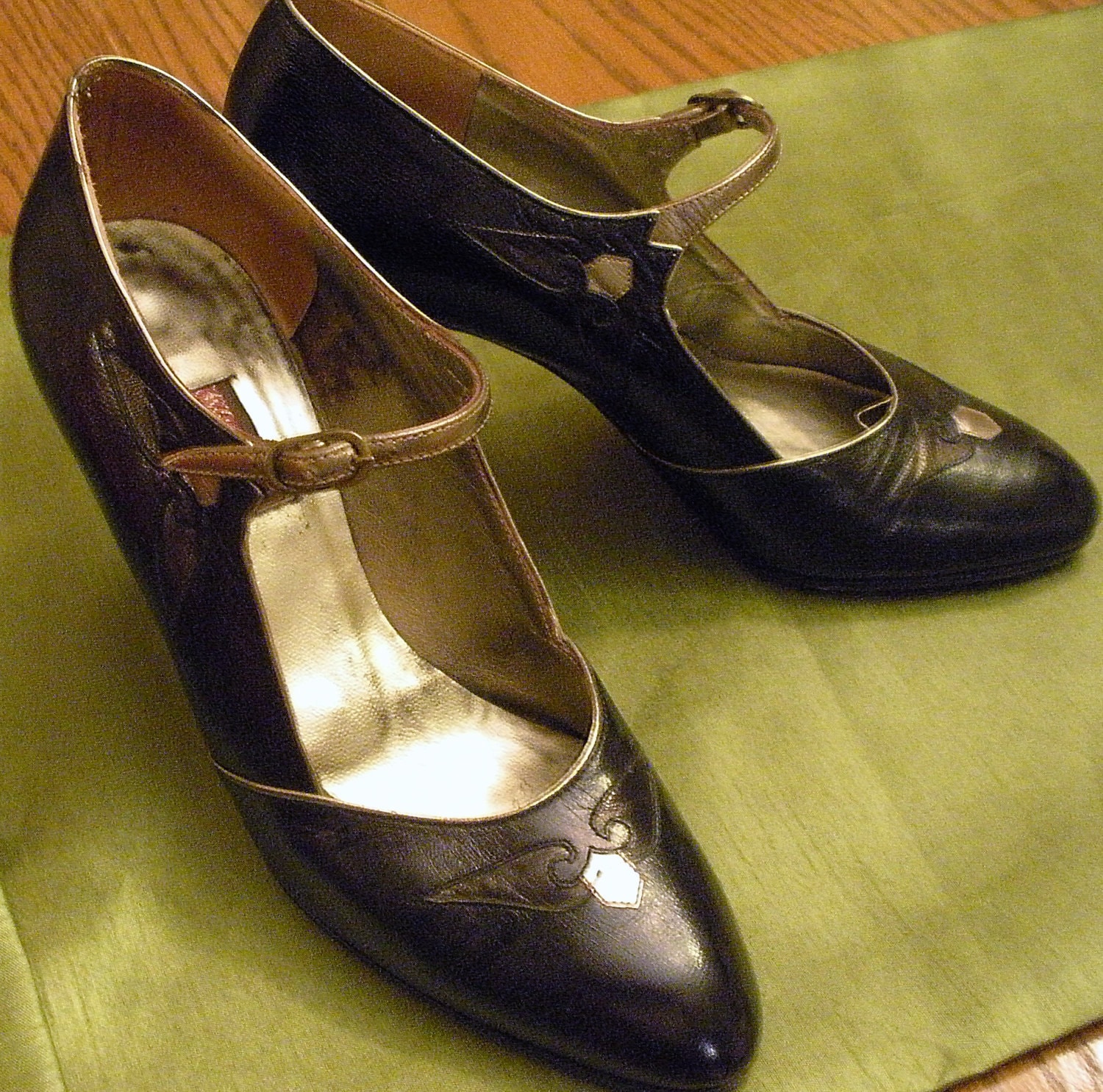 stylish shoes under 1500