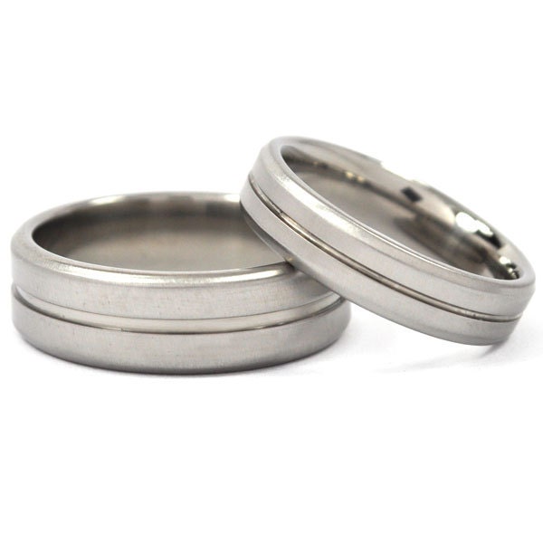 Matching His and Her 39s Titanium Wedding Ring Set