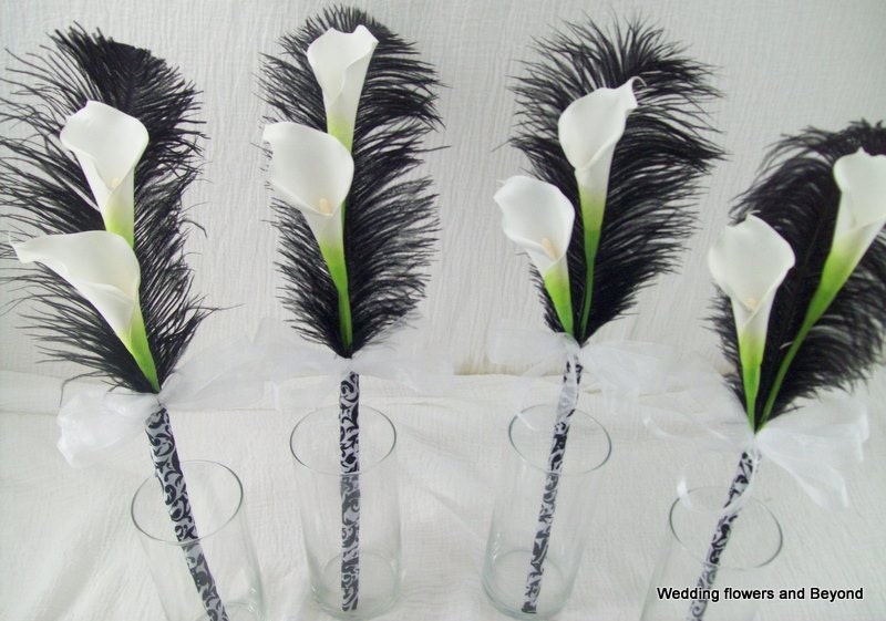  BRiDeSMaiD Bouquets WiTH FeaTHeRS BLaCK aND WHiTe DaMaSK WeDDiNG FLoWeRS