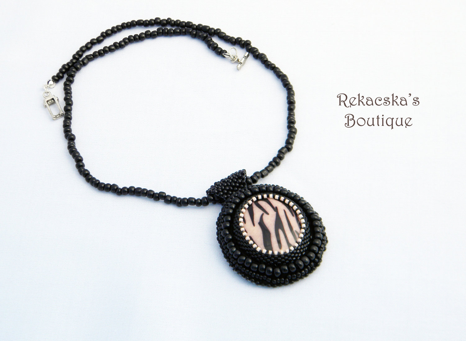 Necklace whit zebra animal print pendant BlackPink