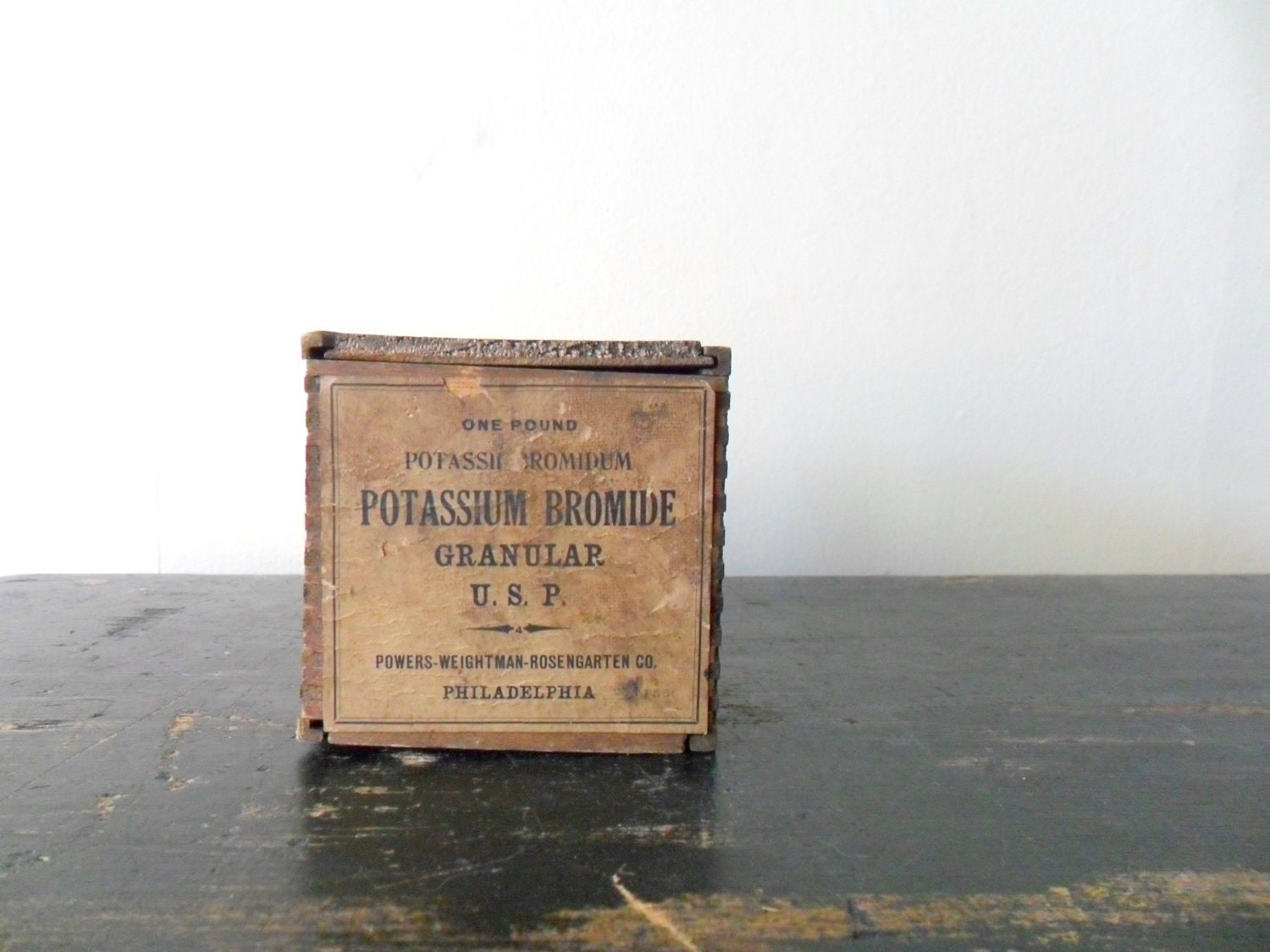 ANTIQUE PORTABLE APOTHECARY SCALE WOODEN BOX WEIGHTS (04/04/2010)
