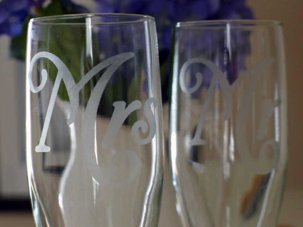 Mr and Mrs toasting flutes champange flutes champagne glasses wedding 