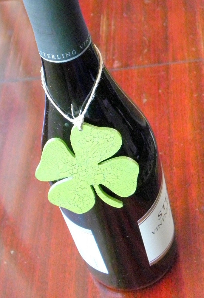 Wedding Favor Shamrock Wine Champagne Bottle Charms Irish Celtic decor