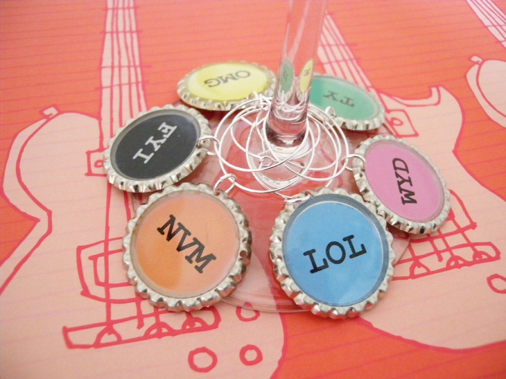 Wording Ideas for Wedding Favors thumbnail Edible favor tag on a sweet treat