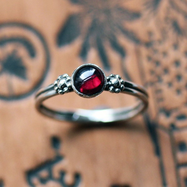 Red garnet daisy ring-garnet, silver ring, flower, daisy, hippie, boho, recycled metals