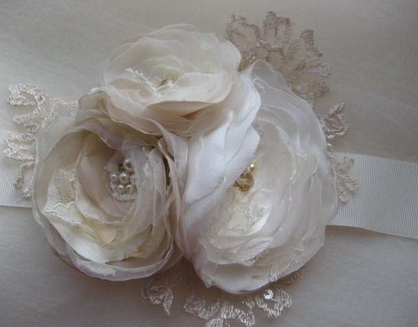 Vintage bridal sash Ivory Beige Champagne 3 flower romantic ribbon belt 