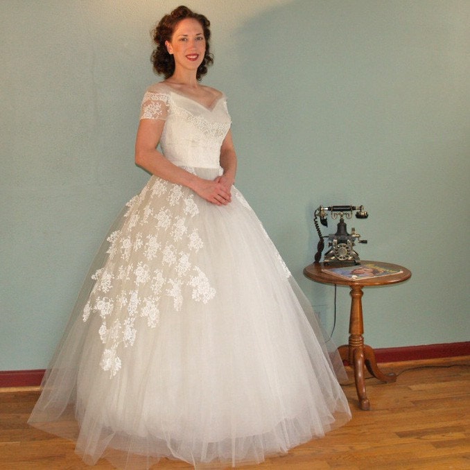 A Floating Dream WILLIAM CAHILL Vintage 50s Ethereal Tulle and Lace Wedding 