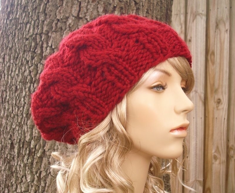 Beret with a simple cable stitch. Free Pattern.