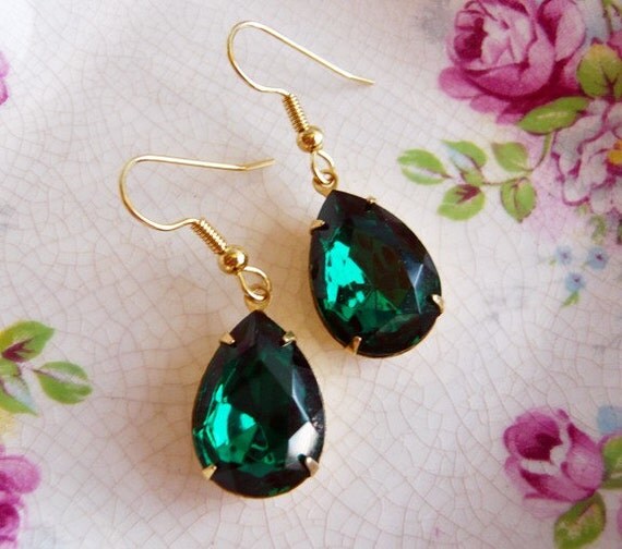 Vintage Emerald Green Earrings by MaruMaru on Etsy