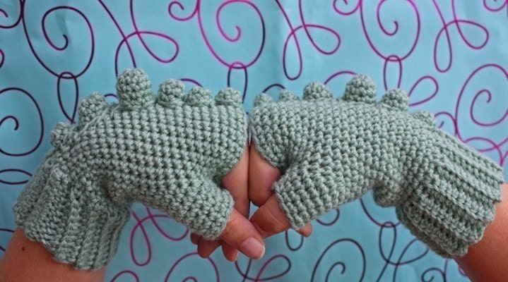 midnight knitter - potluck mittens - free mitten pattern