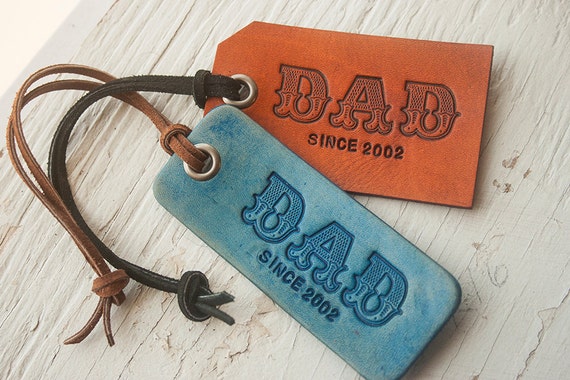 DAD leather keychain or luggage tag - Add date of becoming a Dad - Perfect for Fathers Day - Classic or Modern shape, Pick your stain color