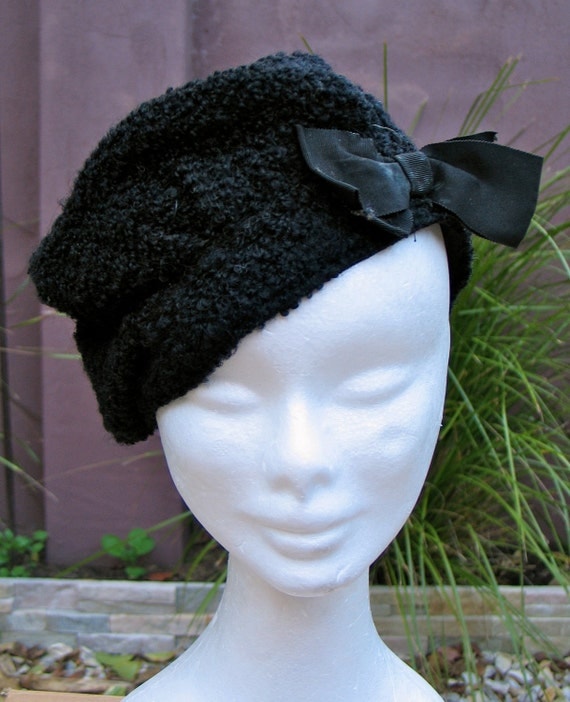 Vintage 1930s Black Boucle Woolen Beret with Bow