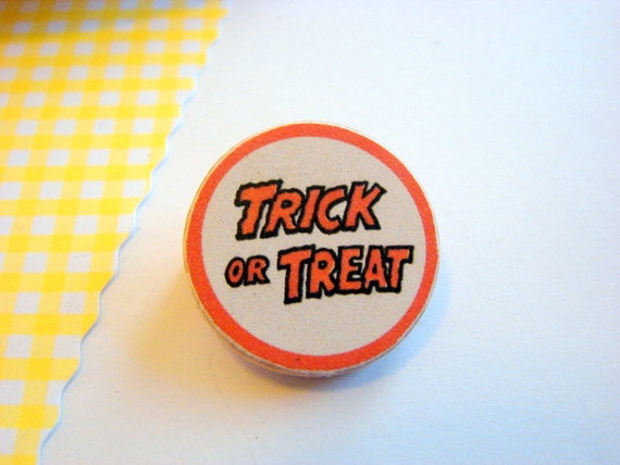 Trick or Treat Pin  Small Paper and Wood Decoupage by mimiandlucy