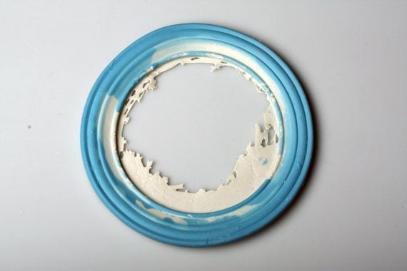 Round frame in blue stoneware limoges porcelain by madebymanos