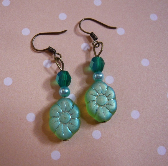 Frosty Green Flower Earrings by MaruMaru on Etsy